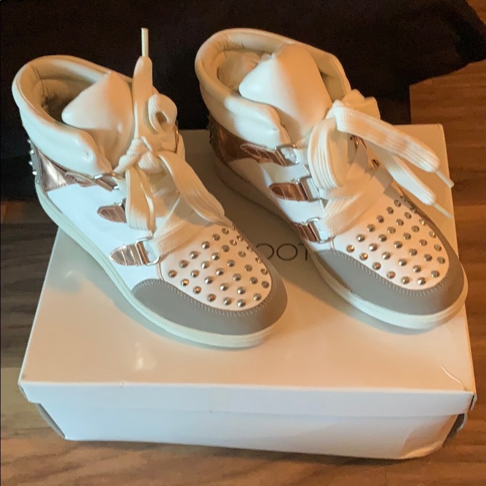 NWT Report high top sneakers